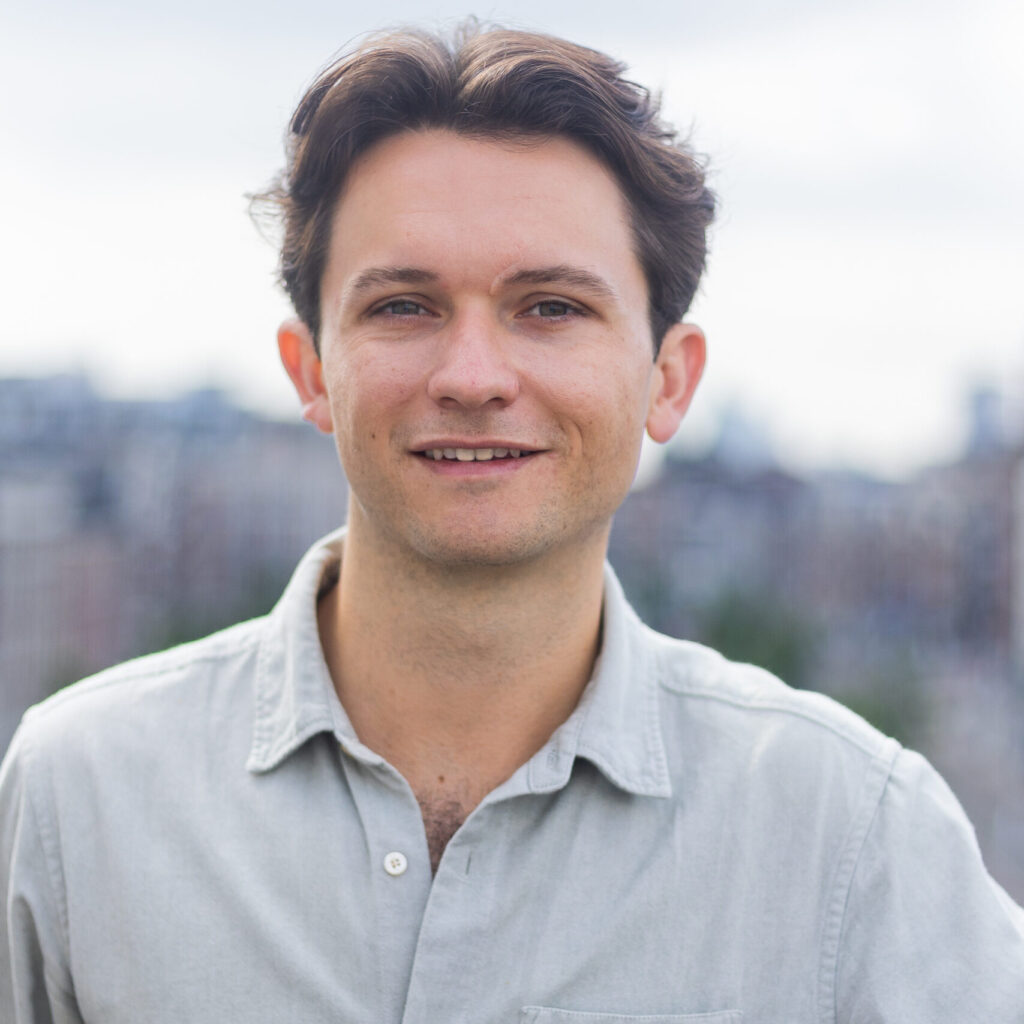 Headshot of Tom Mason