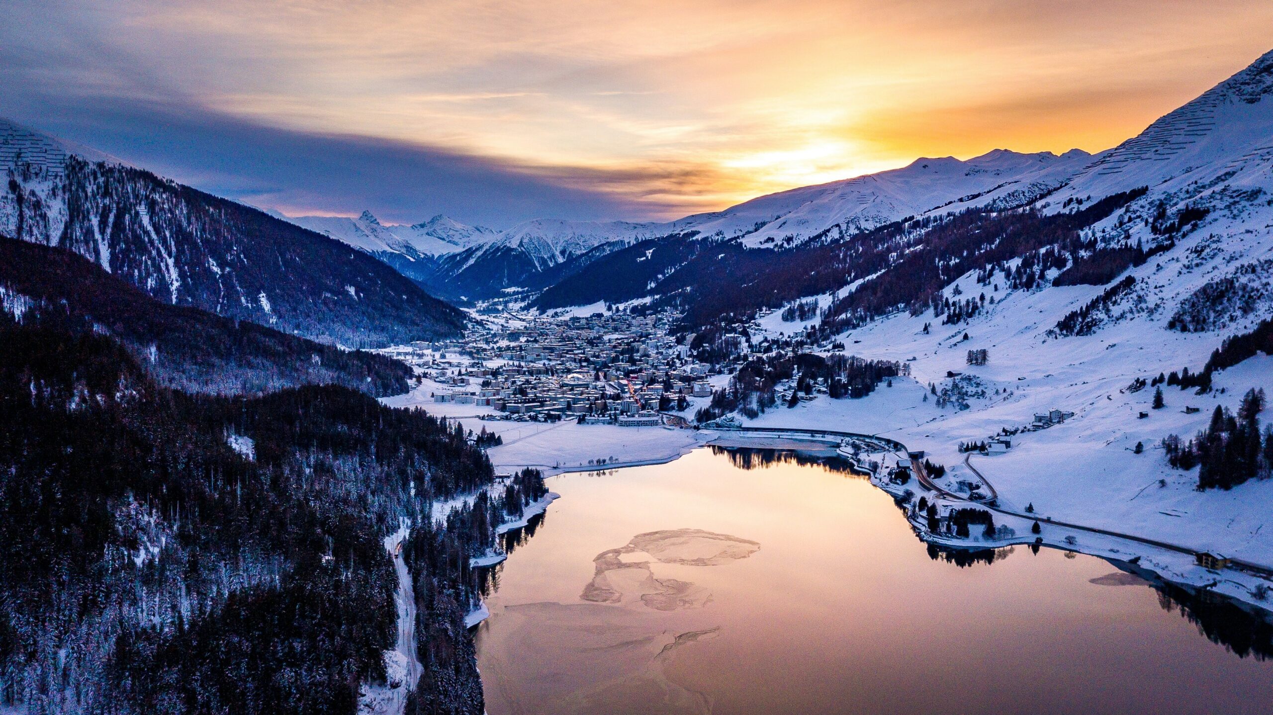 A view of Davos at sunset, which holds the annual World Economic Forum. In the spotlight the 2026 Global Risks Report.