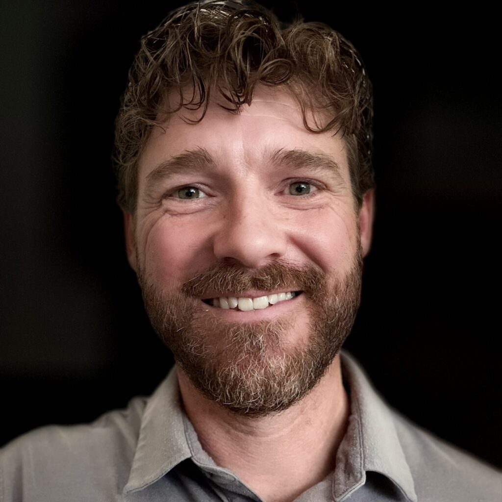 Headshot of Eliot Metzger